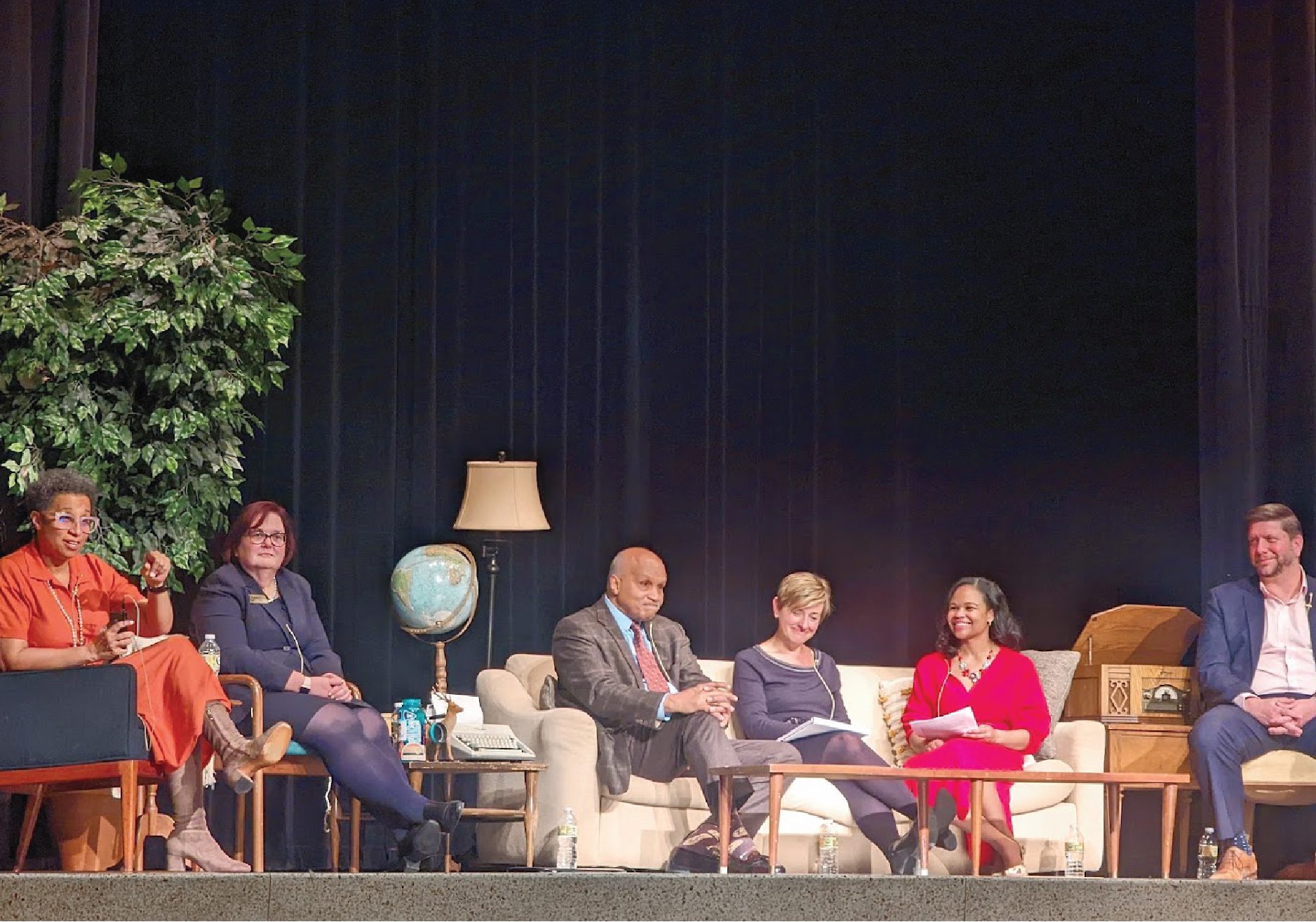 Four community events titled “Wilmette Talks” featured presentations and panel discussions with local experts on various planning themes, followed by discussion from community members