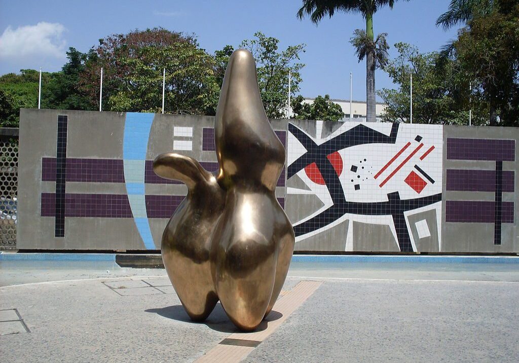 UCV_2015-045a_Escultura_de_Jean_Arp_1953,_Pastor_de_nubes